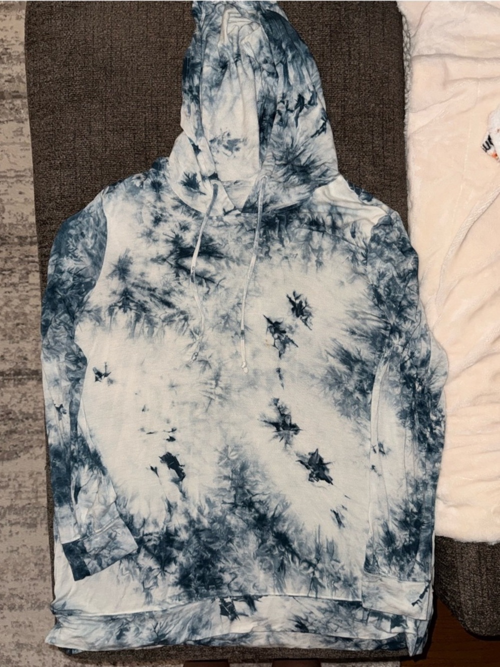 Livi Tie-Dye Pullover Hoodie in Blue & White Like New